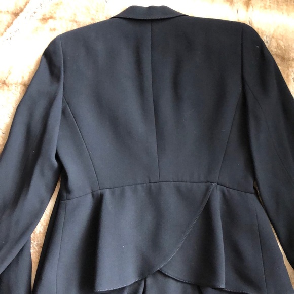 Designer Armani Collezioni two-piece Classic Suit. - Picture 8 of 8